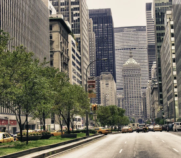 高層ビルとニューヨーク市の色 — ストック写真