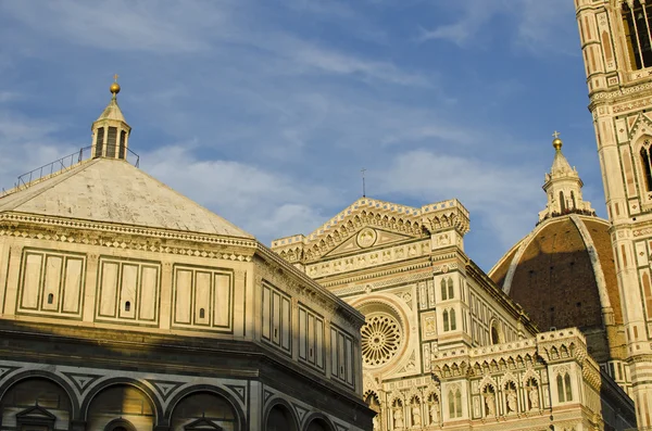 Barvy náměstí piazza duomo ve Florencii — Stock fotografie