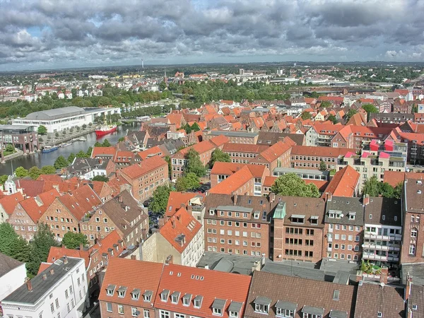 Lubeck, Alemania. Vista aérea de la ciudad en temporada de verano —  Fotos de Stock