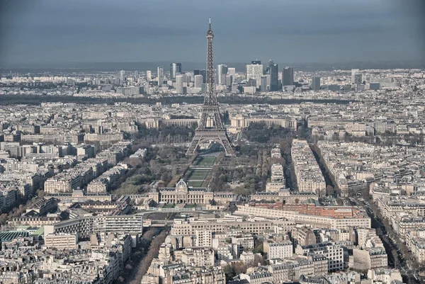 París. Vista aérea de la famosa Torre Eiffel. La Tour Eiffel —  Fotos de Stock
