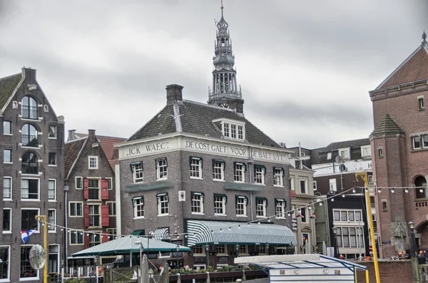 Amsterdam, Nederland. Prachtige typische stadsarchitectuur — Stockfoto