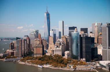 New york. aşağı manhattan siluetinin çarpıcı helikopter görünümü
