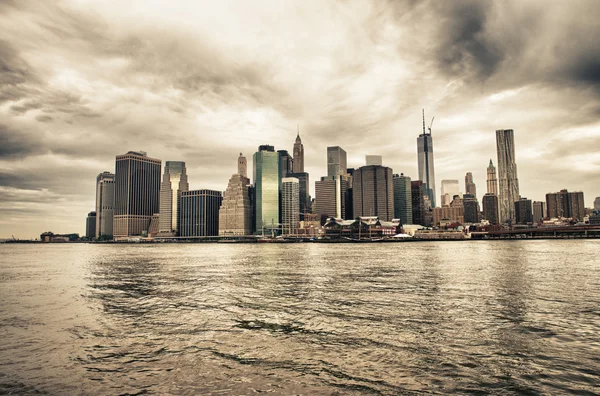 Lower Manhattan skyline seen from Brooklyn Bridge Park — Stock Photo, Image