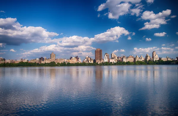 New york city - panoramisch uitzicht van moderne gebouwen uit de centrale — Stockfoto