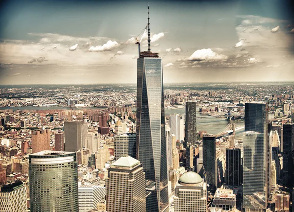 Aerial view of Lower Manhattan from Helicopter with Brooklyn and — Stock Photo, Image