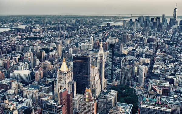 Vista aérea de East Village e Lower Manhattan no pôr do sol de verão — Fotografia de Stock