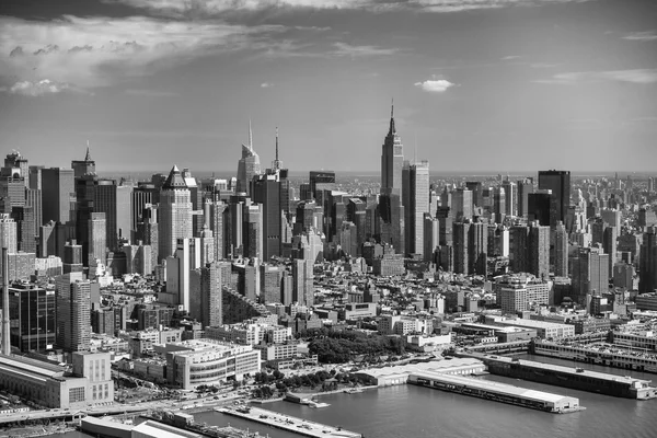 Manhattan, new york city. Letecký pohled na pekelné kuchyně oblasti — Stock fotografie