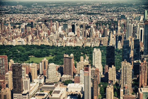 Vue panoramique d'hélicoptère de Central Park South et ses environs — Photo