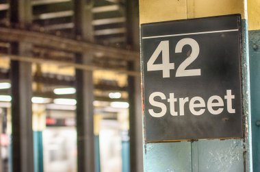 new York'ta 42 st metro işareti