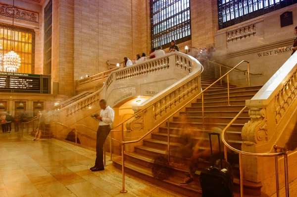 NEW YORK CITY - JUN 10: Grand Central Utama srairs on J — Stok Foto