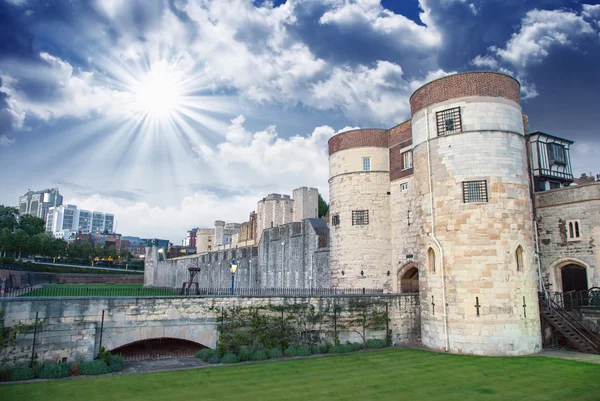 Londýnský Tower architektura, zblízka Anglie - Velká Británie — Stock fotografie