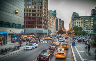 New York City - Haziran 15: Turist yürüyüş Birliği Meydanı'nda