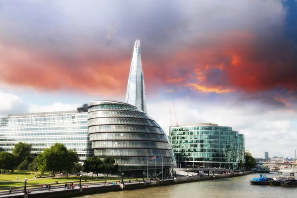 Nuevo ayuntamiento de Londres con el río Támesis, vista panorámica desde la Torre —  Fotos de Stock