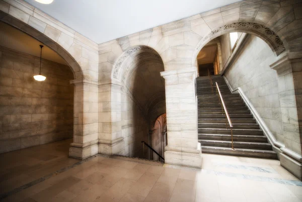 Art et plafonds à l'intérieur de la merveilleuse bibliothèque publique de New York — Photo