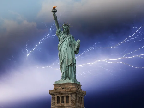 Wonderful upward view of Statue of Liberty, symbol of New York C — Stock Photo, Image