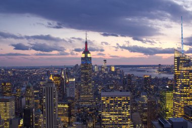 üzerinden new york city gökdelen günbatımı