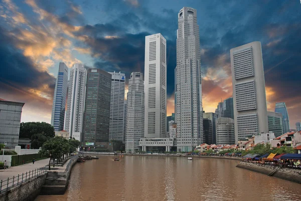 Himmelsfarben über Singapore — Stockfoto