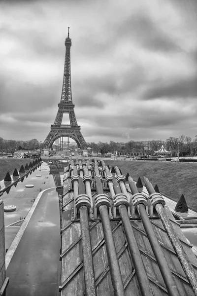 Парижі. прекрасний вид на Ейфелеву вежу. Ла-туру eiffel взимку — стокове фото