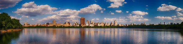 Central Park'ta güzel panoramik manzarasına yaz sezonunda, nyc — Stok fotoğraf