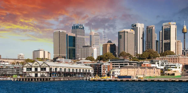 Skyscrapers of Sydney Harbour in Port Jackson, natural harbour o — Stock Photo, Image