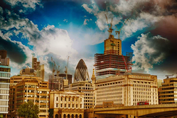 City of London with Typical Modern Architecture - Beautiful suns — Stock Photo, Image