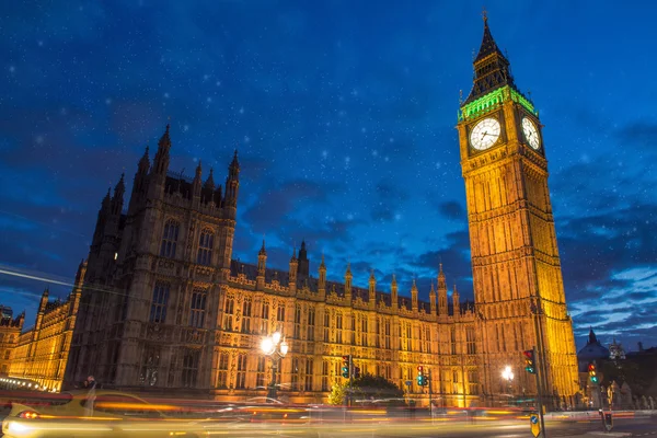 Big ben en kamer van het Parlement in de schemering van westminster bridge — Stockfoto