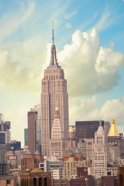 New York City - 12 mars: Empire State Building lyser i th — Stockfoto