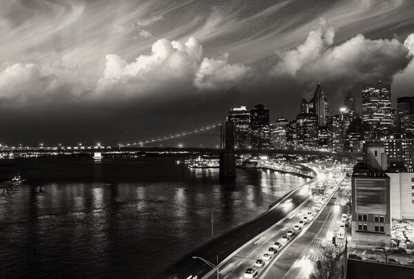 New York City. Wonderful sunset view of Brooklyn Bridge and Manhattan Skyline - USA