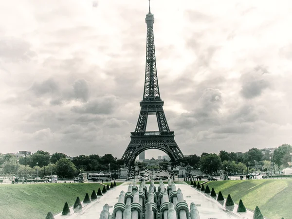 Tour eiffel, paris. underbar utsikt över berömda tornet från trocadero gardens. — Stockfoto