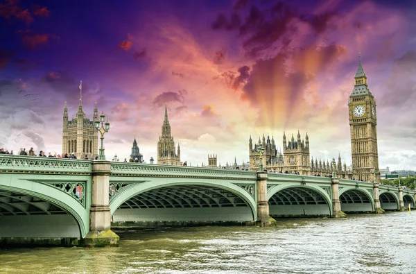 Londres, Reino Unido - Palácio de Westminster (Casas do Parlamento ) — Fotografia de Stock