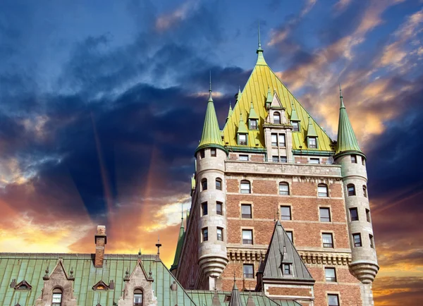魁北克市，加拿大。星河湾酒店的美妙的看法 frontenac — 图库照片