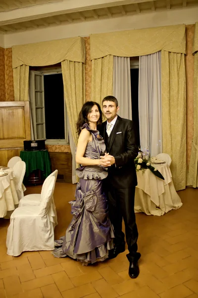 Bride and Groom Dancing — Stock Photo, Image