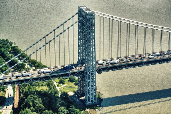 New York. Trafic intense sur le pont George Washington vu de l'hélicoptère . — Photo