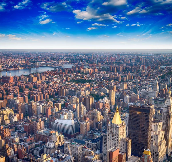 Luchtfoto van gramercy en -oosten dorp bij zonsondergang, new york city — Stockfoto