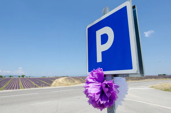 Lavanta alanı otopark işareti - provence, Fransa — Stok fotoğraf