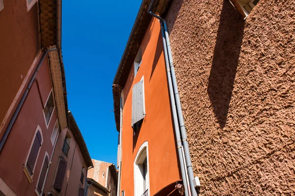 Rosellón, Provenza - Francia. Famosas casas antiguas rojas — Foto de Stock