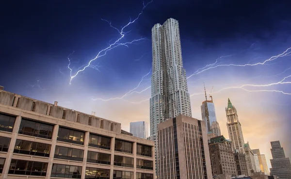 Arranha-céus de Manhattan em Nova York, vista noturna da Big Apple — Fotografia de Stock