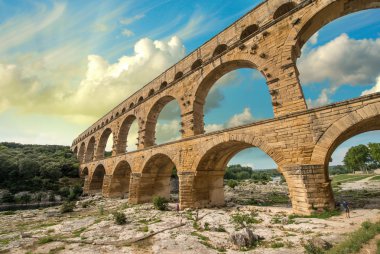Pont du gard, provence - Fransa. gün batımında Antik Roma su kemeri