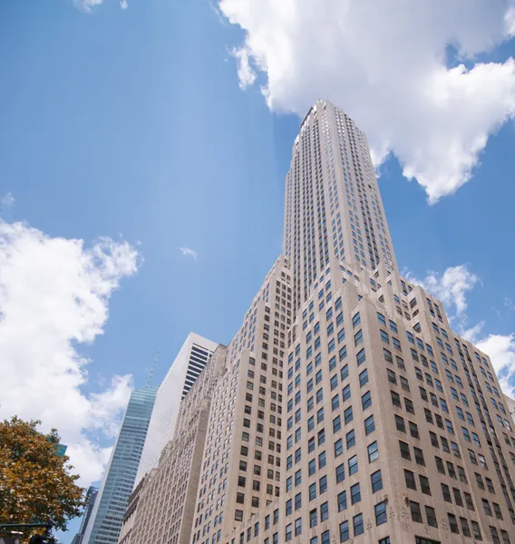 Manhattan. Wide angle view of buildings from the street — Stock Photo, Image