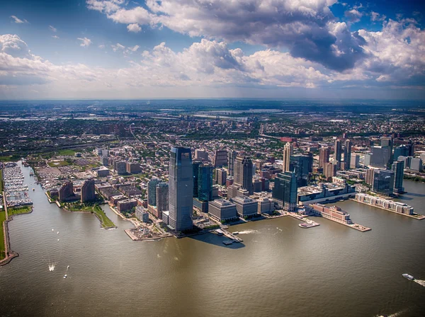 Jersey city, nj: mooie Luchtfoto uitzicht over de stad vanuit helikopter — Stockfoto