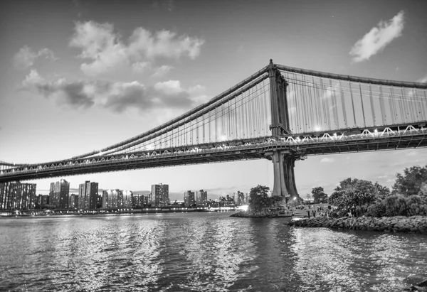 Πόλη της Νέας Υόρκης. διάσημο ορόσημο της γέφυρα του Μπρούκλιν — Φωτογραφία Αρχείου