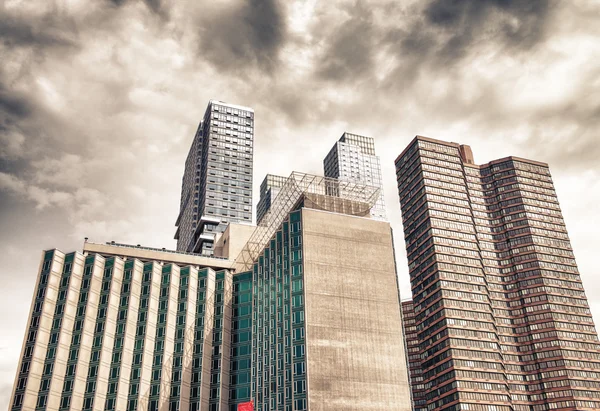 New York. Wide angle street view of modern tall skyscrapers — Stock Photo, Image