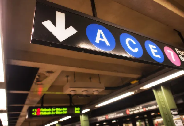 New York. Classico segno della metropolitana - simbolo della metropolitana — Foto Stock