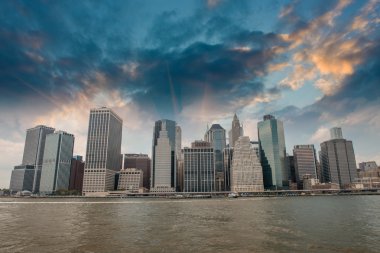 Doğu Nehri - new york görüldüğü gibi aşağı manhattan binalar