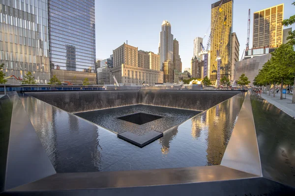 New York City - mei 21: 9-11 Memorial geometrische het platform — Stockfoto