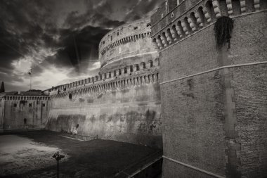 Castel santangelo, sonbahar günbatımı, güzel yan görünümü - Roma