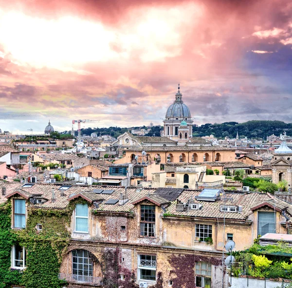 Wonderful view of Rome at sunset with St Peter Cathedral — Stock Photo, Image