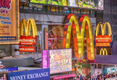New york city - 8 Haziran: mc donald's işareti gece, 8 Haziran, 20