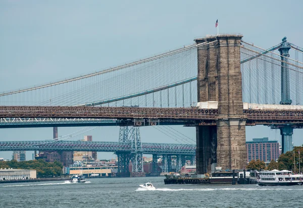 Нью-Йорк. Знаменитый памятник Бруклинского моста — стоковое фото