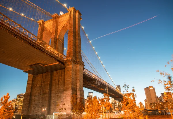 New york city. berömda landmärke av brooklyn bridge — Stockfoto